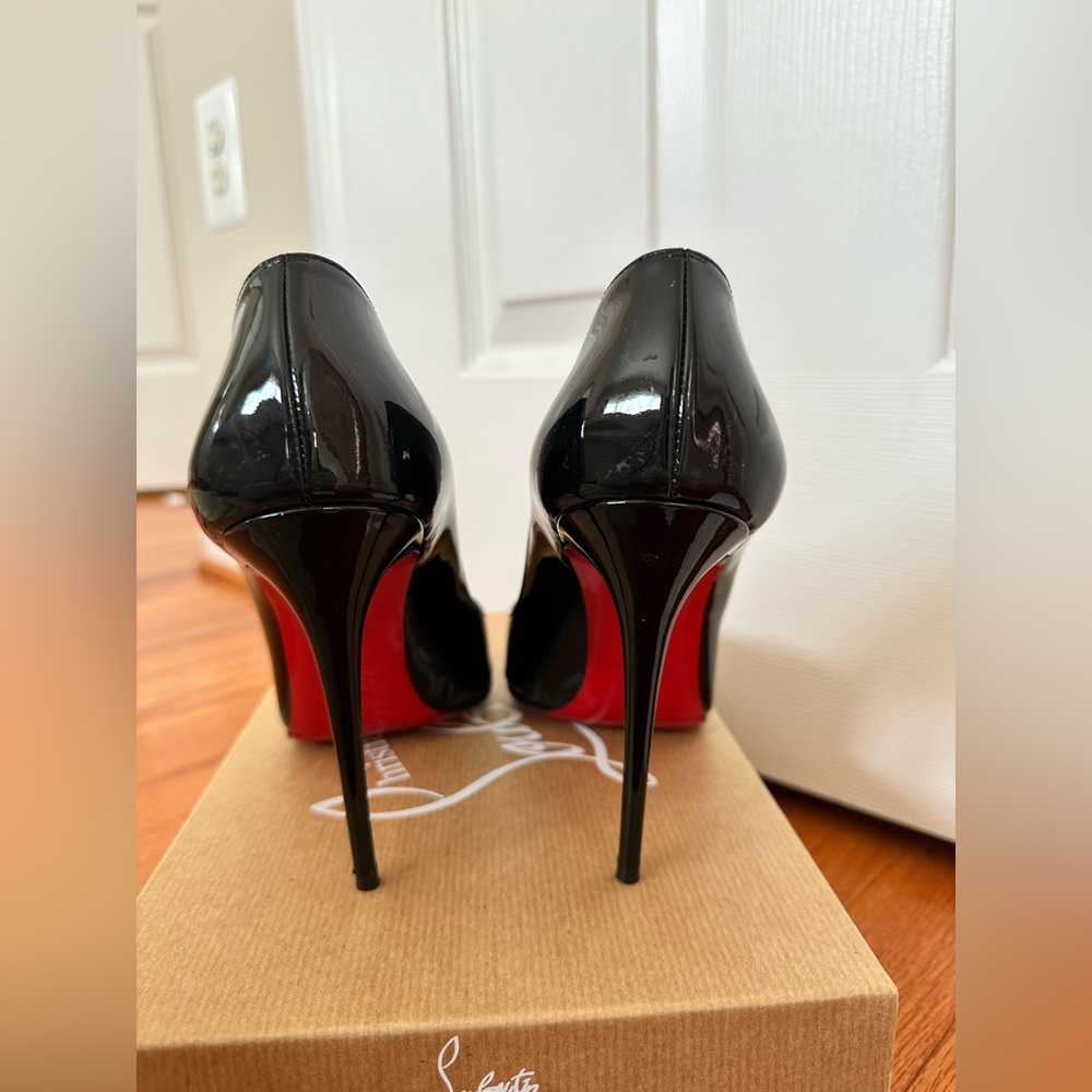 Christian Louboutin Pigalle Plato 100 Patent Leather Pumps - Picture 3 of 10
